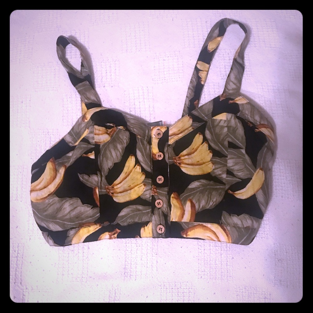 Floral crop top with adjustable straps.
